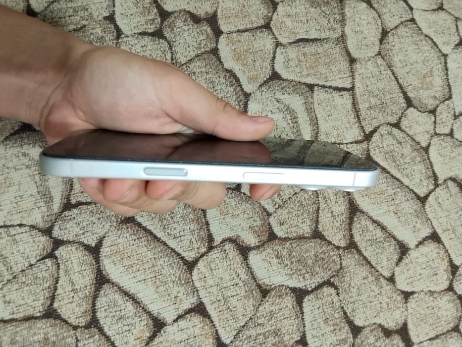 Продам айфон 16 на 128