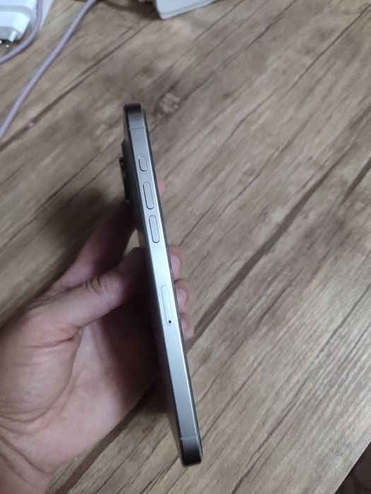 Iphone 15 pro max natural