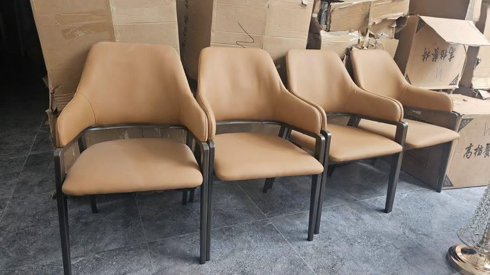 Продам банкетные стулья