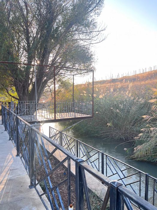 Продается Дача с выходом на речку, в Кибрае на Майском. 6+4 соток