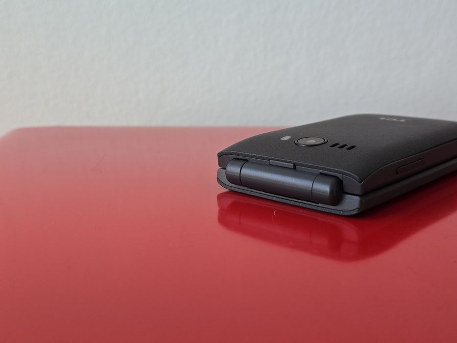 Telefon cu butoane TCL