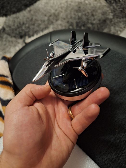 Incarcator bricheta super fast charger și elicopter/avion odorizant