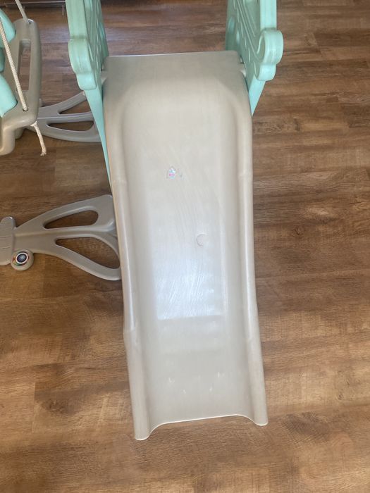 Срочно продам качелю горку