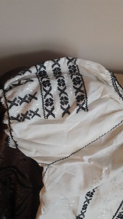 Ie cusută manual veche