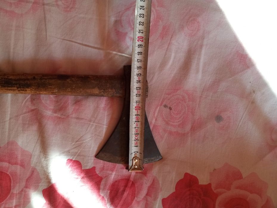 Стари сечива брадви секири