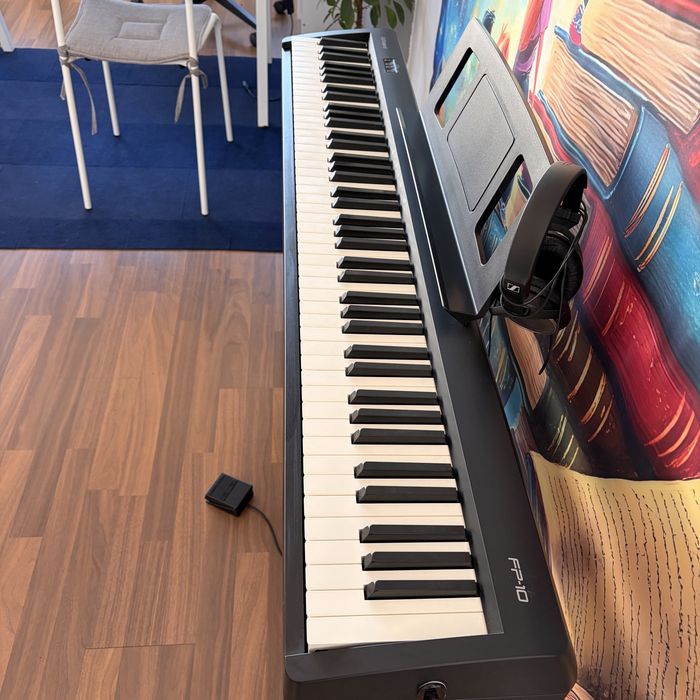 Pian digital Roland FP-10