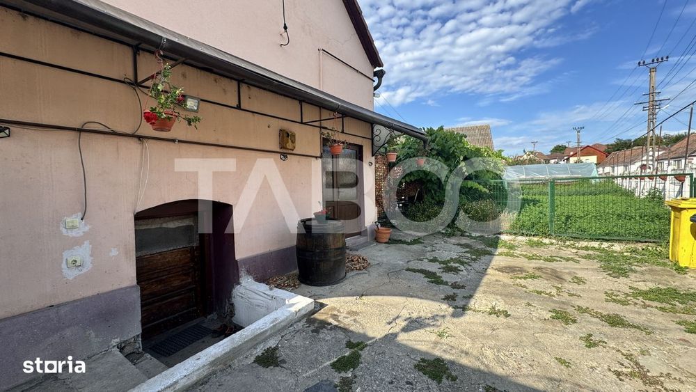 Casa individuala de vanzare cu 3 camere 500 mp teren Cornatel Sibiu