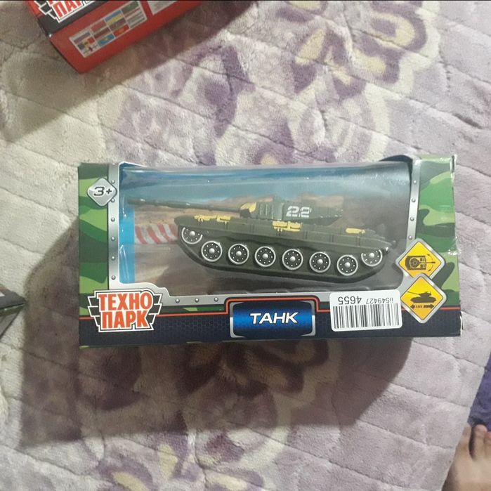 Военная игрушечная техника .