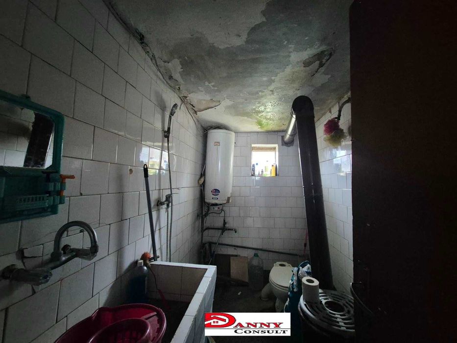 Къща с двор и гараж в гр. Павликени