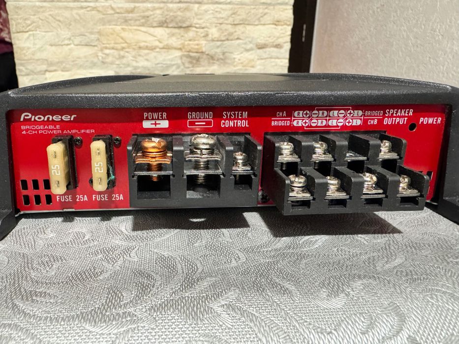 Бас каса Alpine / Усилвател Pioneer / CD плейър с USB Alpine