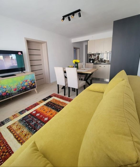 Inchiriez apartament 3 camere,  living open space  cu bucatarie