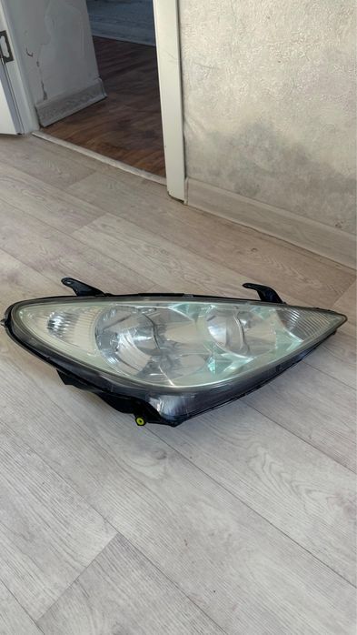 Estima фара Естима 2004