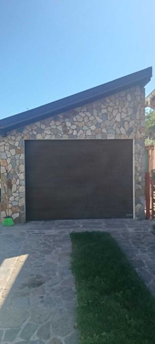 Soluții Complete Piatră Naturală: De la Material la Montaj