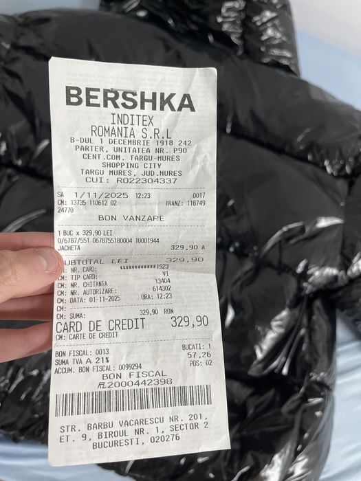 vand geaca de iarna shiny puffer din bershka, marimea L