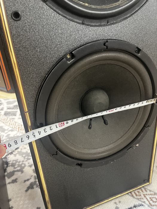 Колонки JBL напольные