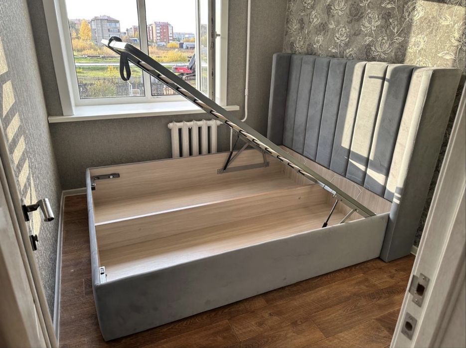 Продам кровать с матрасом