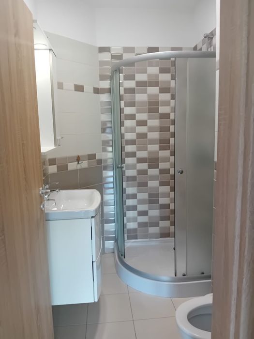 Închiriez Apartament cu 3 camere, 3 băi, 4 balcoane + parcare | Calea Torontalului