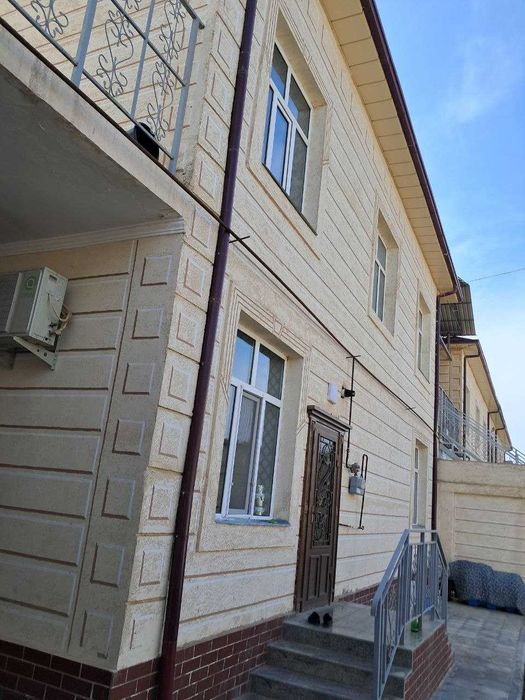 2 қаватли ҳовли срочна сотилади