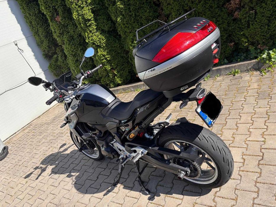 Motocicleta BMW F 900 R
