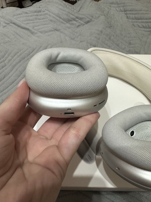 Продам AirPods Max