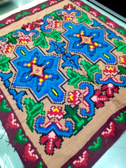 Ръчно тъкано от Чипровския край. Ново