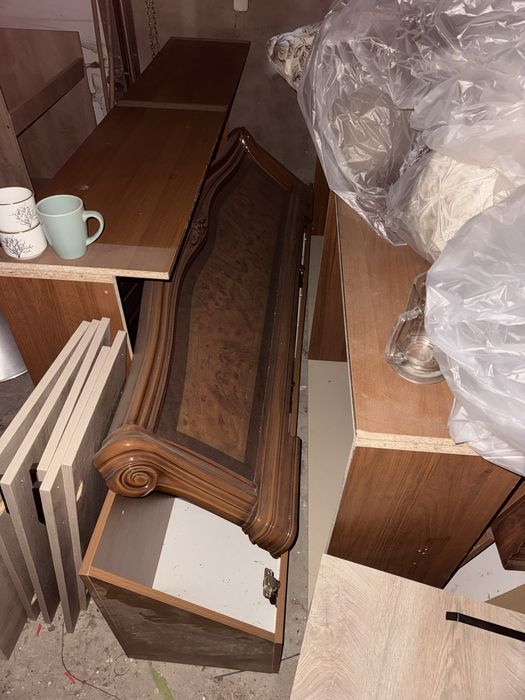 Продам спальный гарнитур