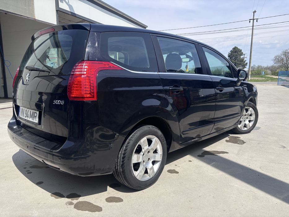 Peugeot 5008 2012