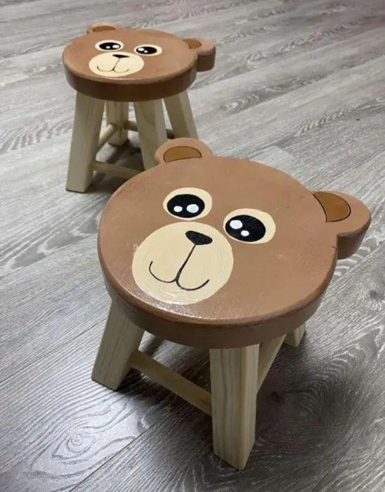 Стулья детские из дерева.