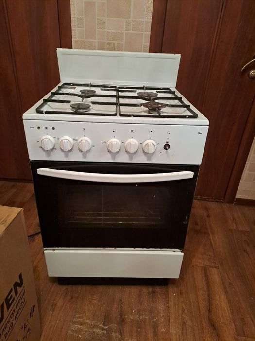 Продам газ плиту