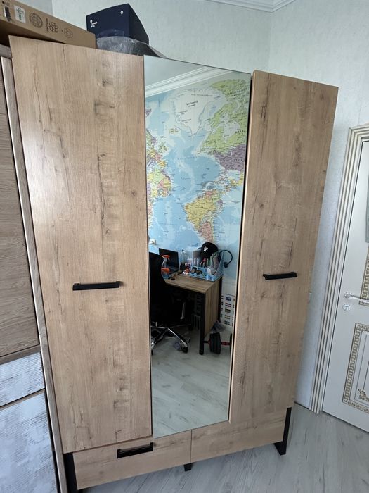 Срочно продаю Шкаф и кровать.
