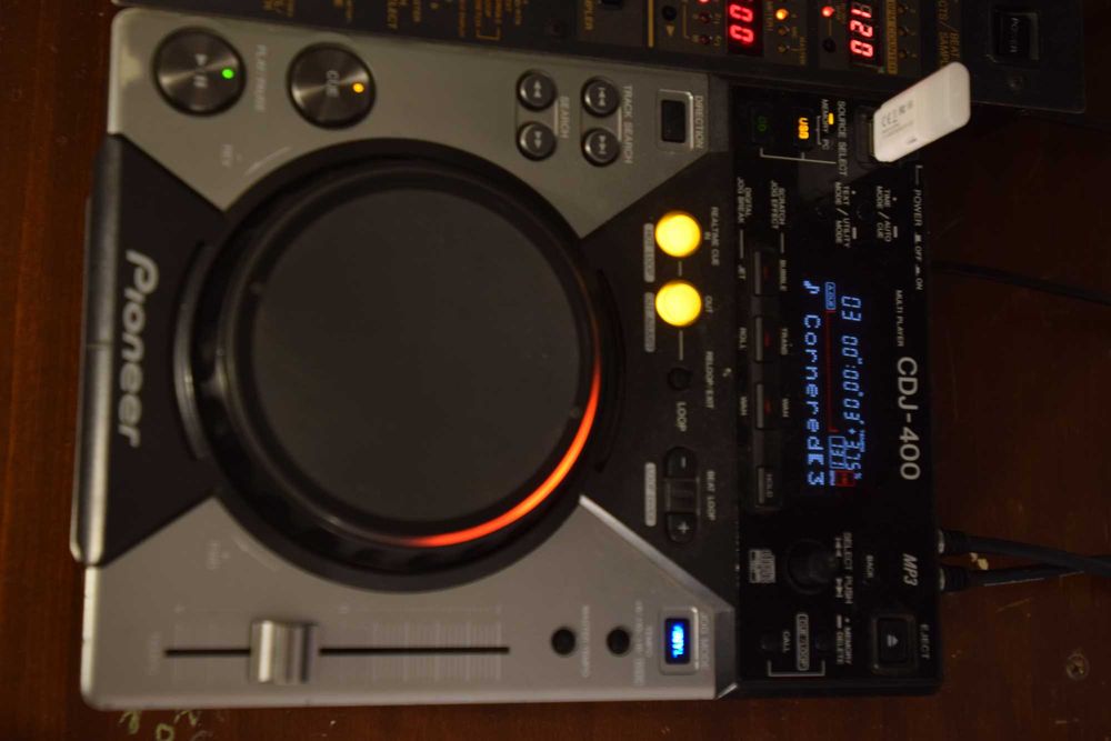 doua CDJ400 un DJM600 plus Flightcase