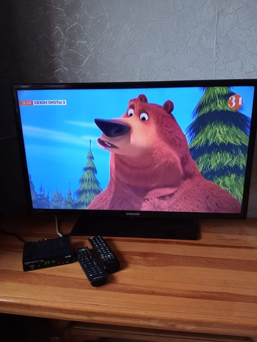 Продам телевизор с приставкой пультами