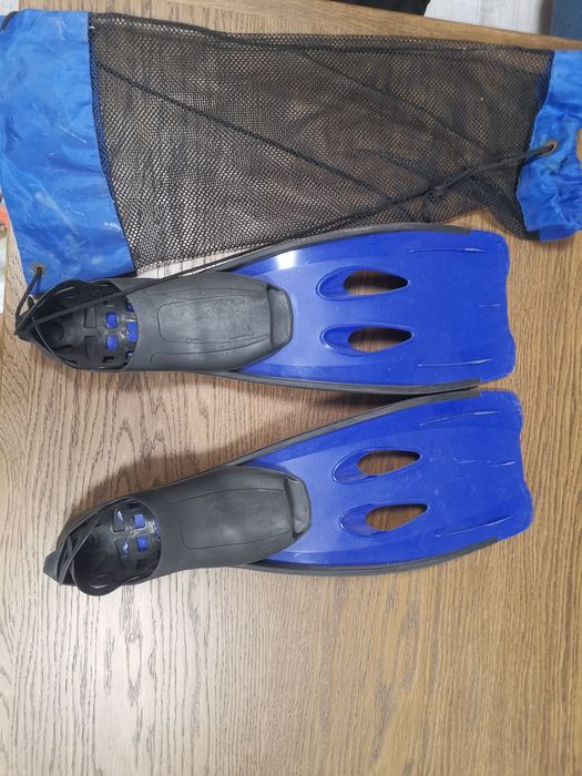 Плавници жълти и сини