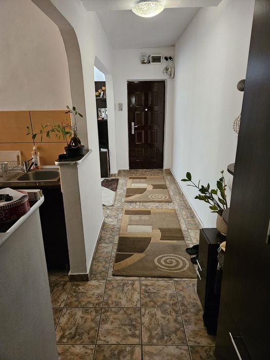 Închiriez ap 4 camere BLV. Dacia