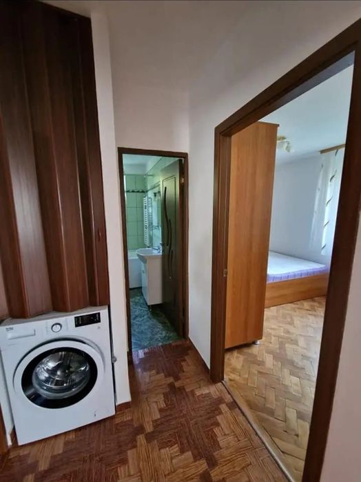 Închiriez apartament 3 camere!