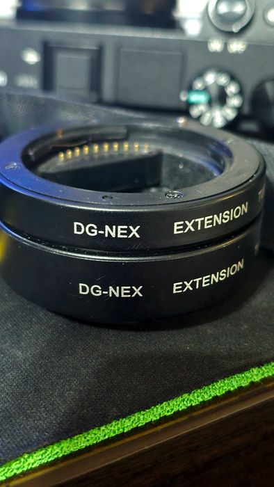 Camera Sony A6400 (+ obiective Sony 18-135mm, Sigma 56mm 1.4 + inele macro cu autofocus, 4 baterii, alte accesorii)