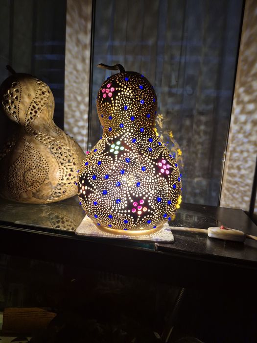 Светильник из декоративной тыквы