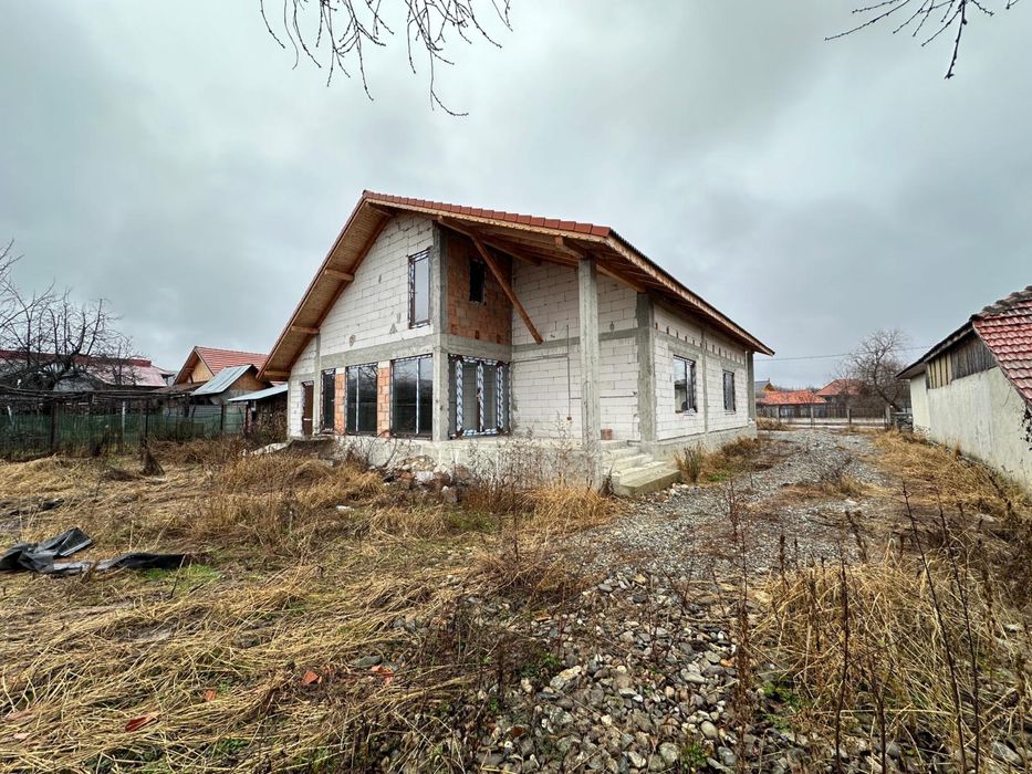 Vand sau schimb cu garsoniera casa 182mp si teren 3500mp in Sambotin