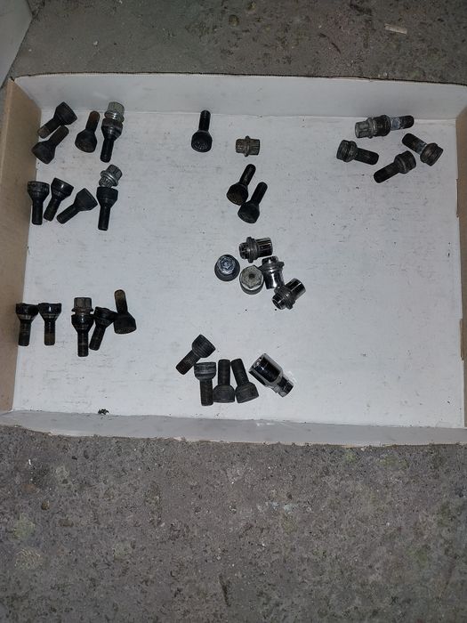 Болтове и Гайки за джанти BMW Toyota VW OPEL Sharan PEUGEOT CITROEN