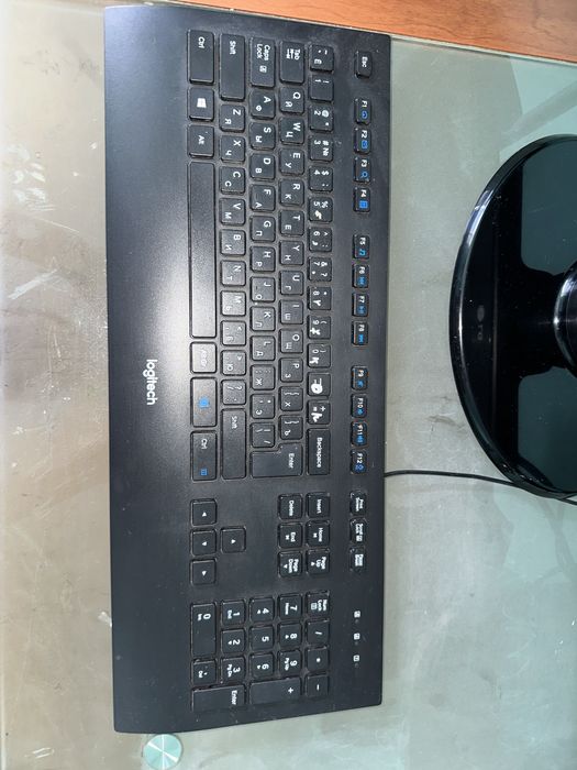 Продам компьютер со столом.