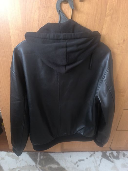 Продам подростковую кожаную куртку