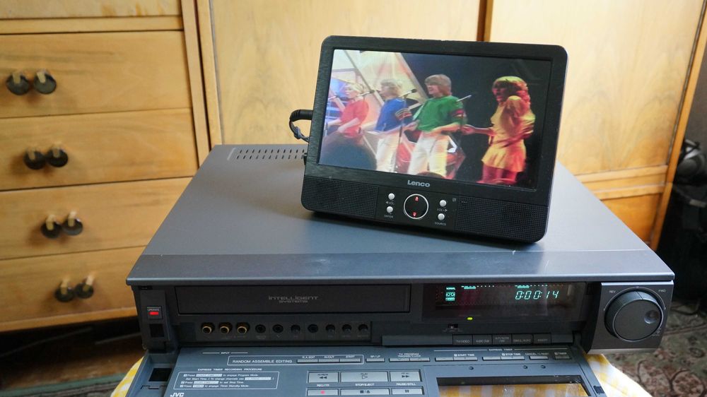 Video recorder VHS marca JVC model HR-D990