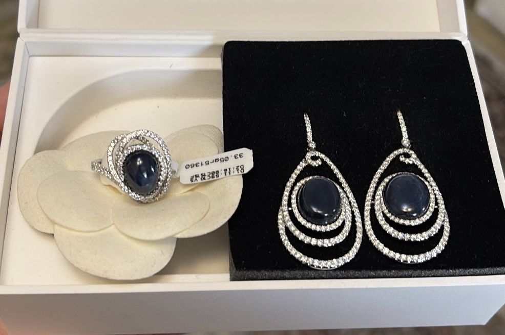 Белое золото с сапфиром