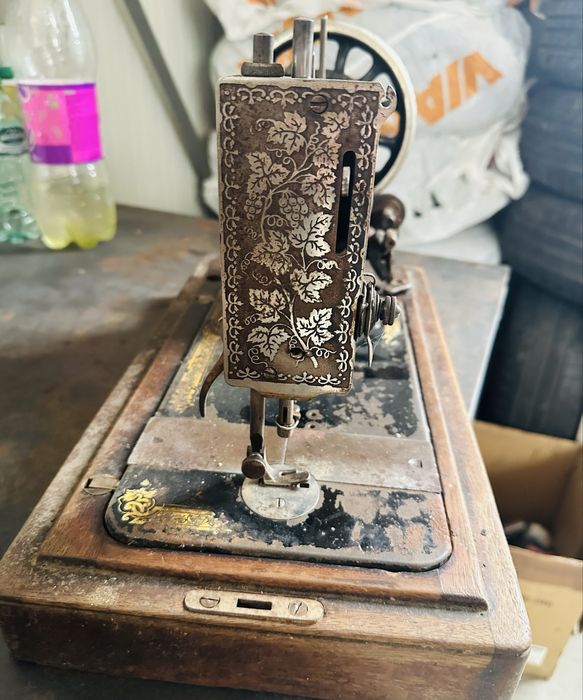 Антична шевна машина Singer модел 28K