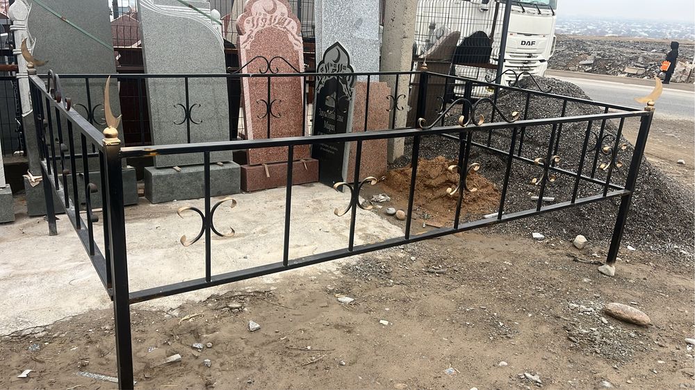 Кок тас памятник
