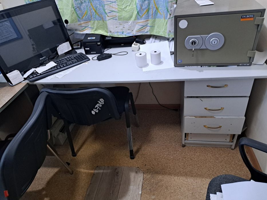 Продам стол письменный длинный