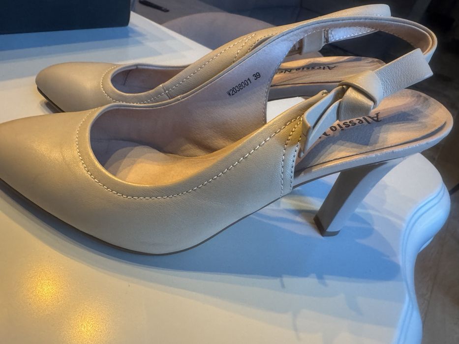 5 пар обуви продам