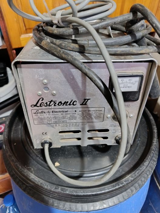 Индустриално зарядно за акумулатори Lesteronic II – 36V Електрокар