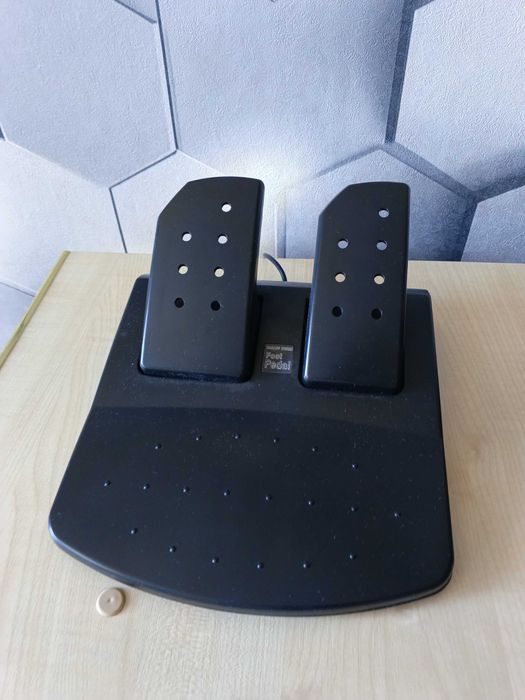 Руль игровой с педалями