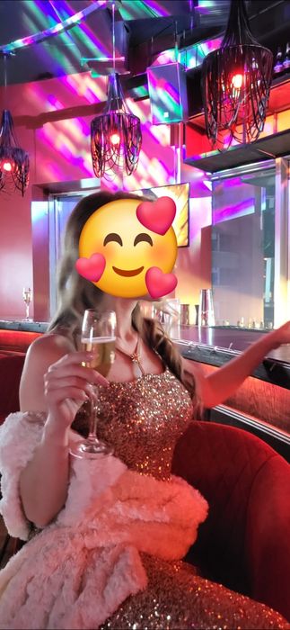 Продаю сверкающее платье в пол